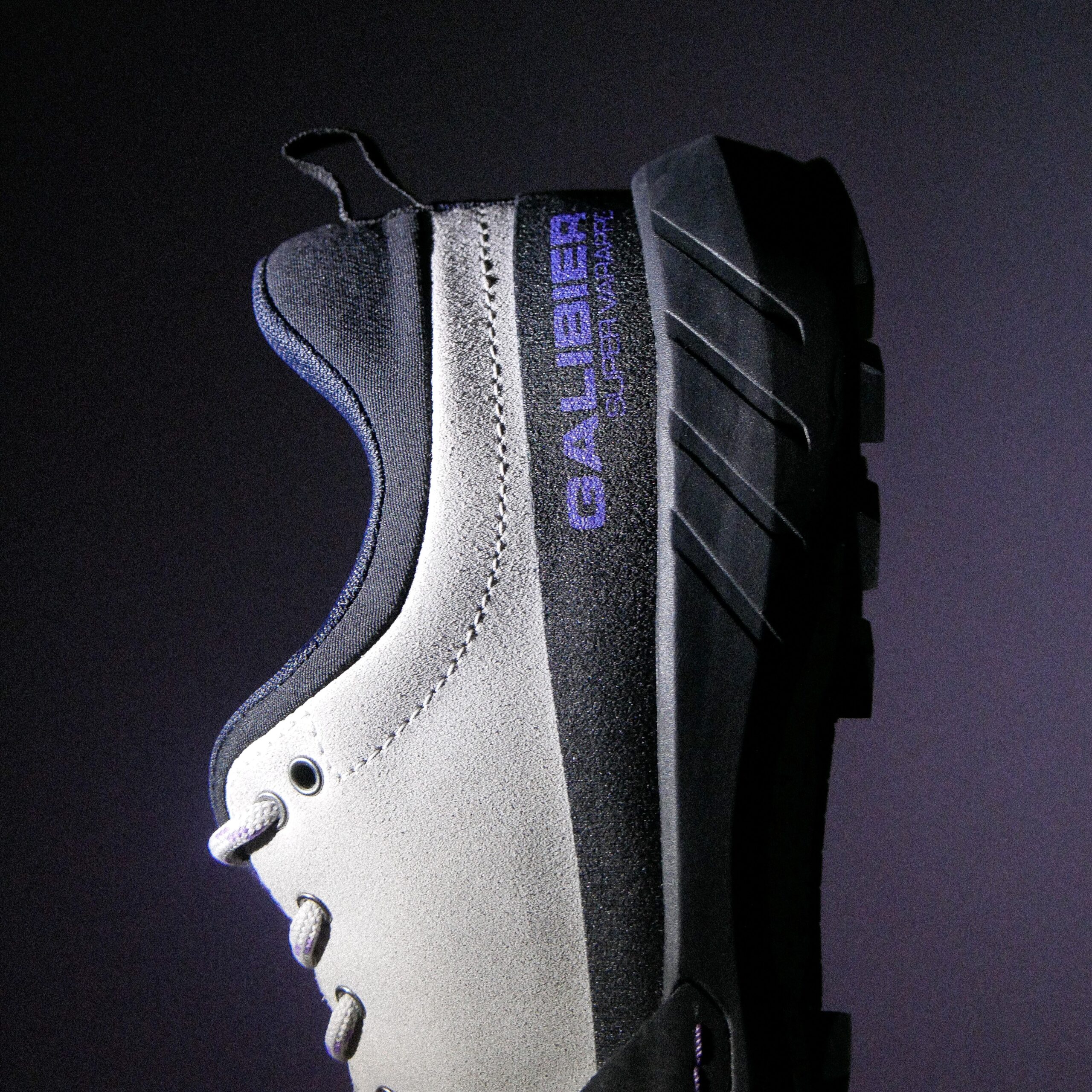 Chaussure basse d'approche Galibier Super Varappe Low pour femme en cuir suédé gris avec semelle Vibram adhérente.