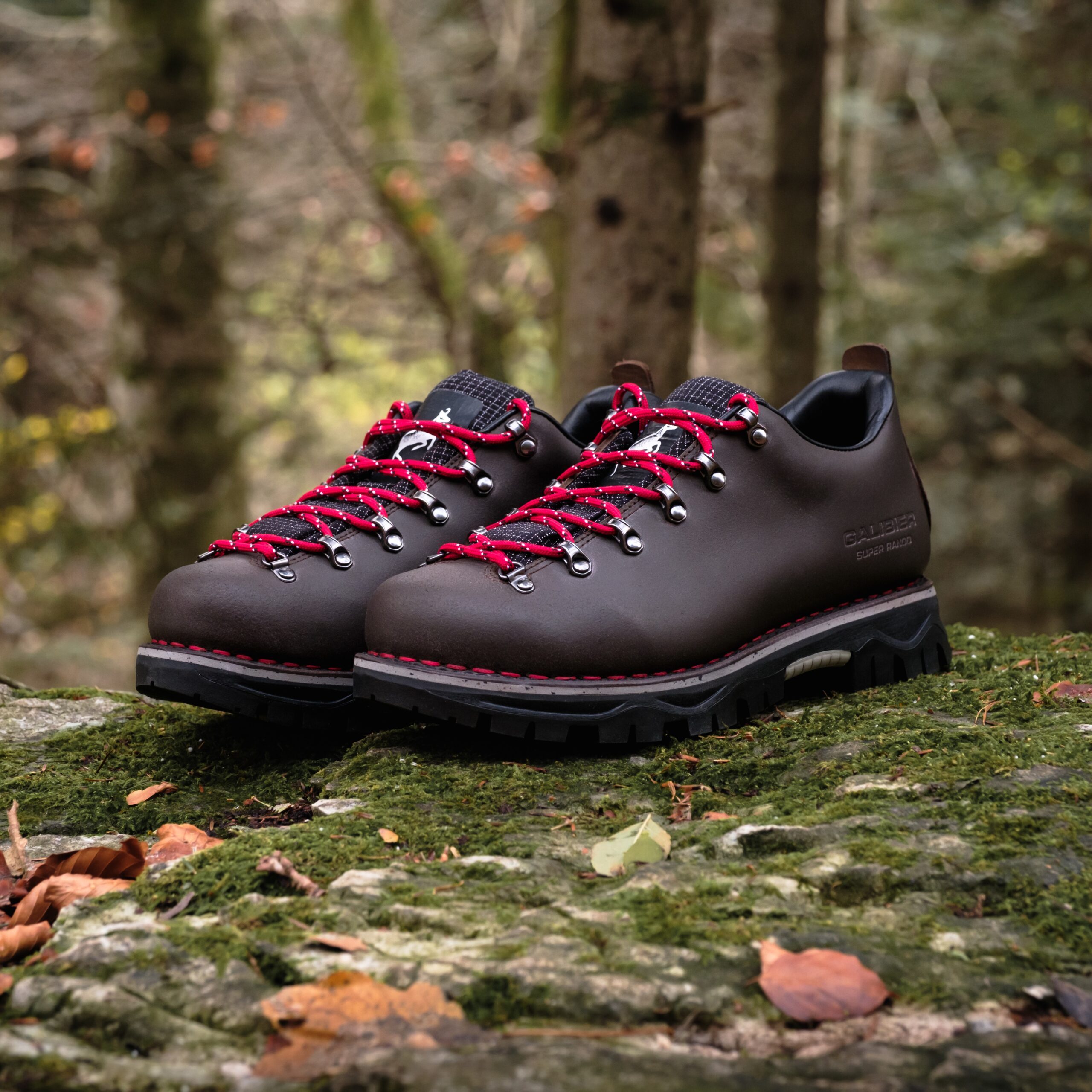 Chaussure de randonnée basse Galibier Super Rando Low pour homme en cuir marron avec semelle technique crantée.