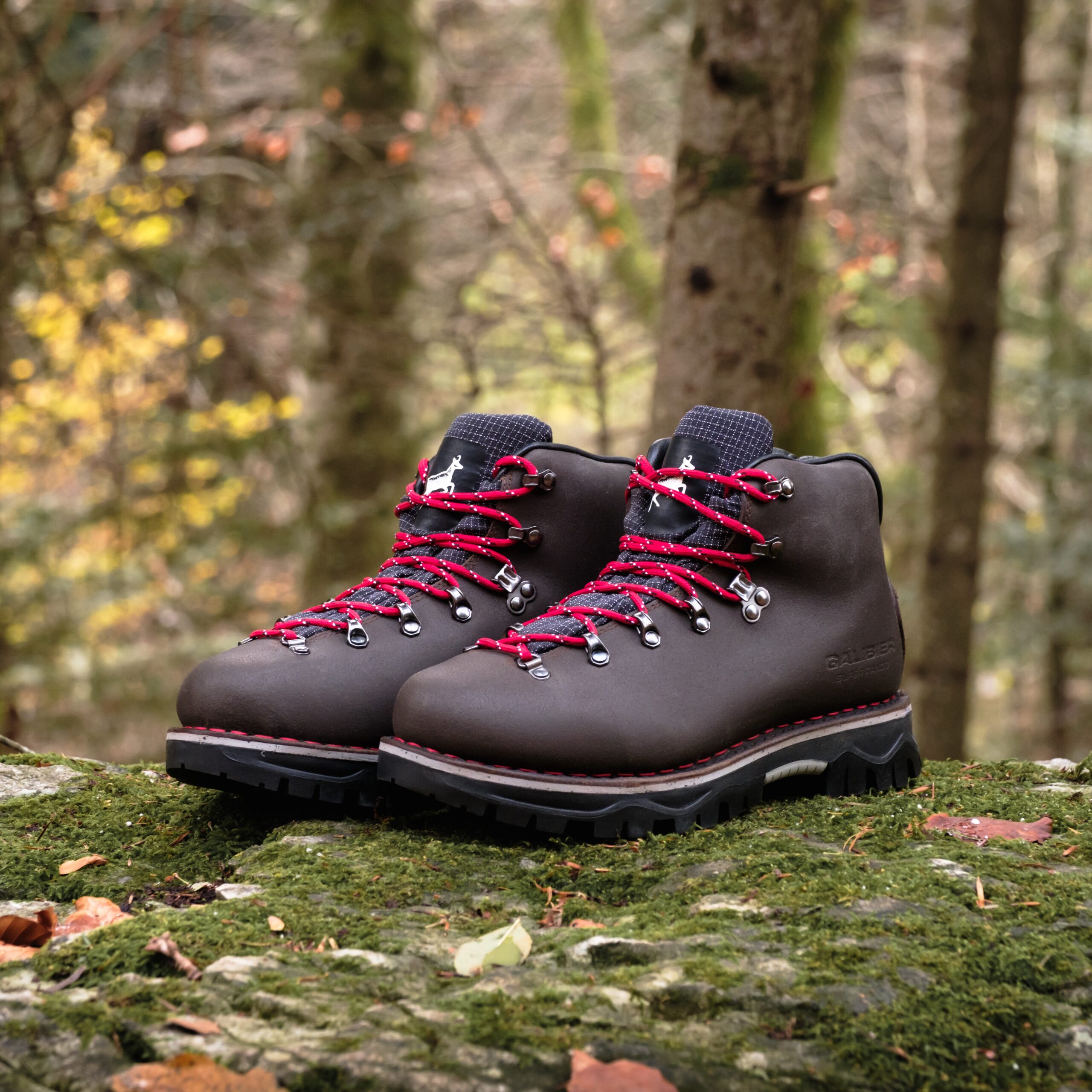 Chaussure de randonnée montante Galibier Super Rando Mid pour homme en cuir marron avec col rembourré et semelle Vibram.