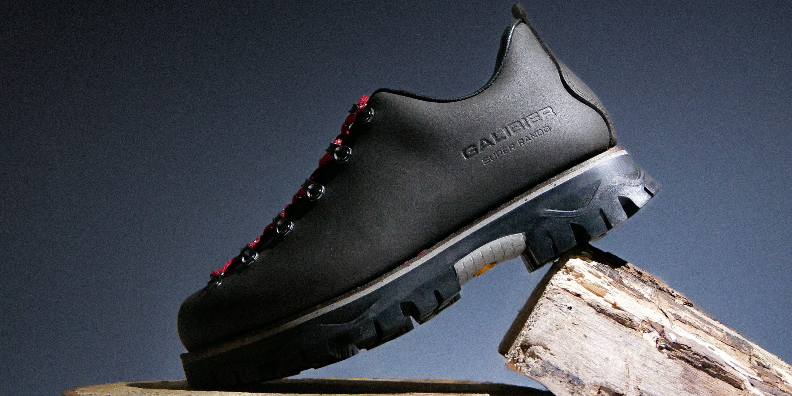 Chaussure Vibram femme sous une semelle de chaussure de marche Galibier.